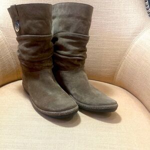 Stuart Weitzman brown Suede slouch bootie 7.5 with Shearling Lining